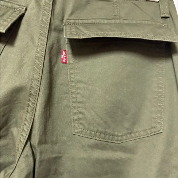 Levi's Women's Olive Cargo Pants - Picture 4 of 10